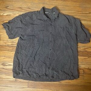 Men’s Tommy Bahama brown XXL camp shirt. Great condition.